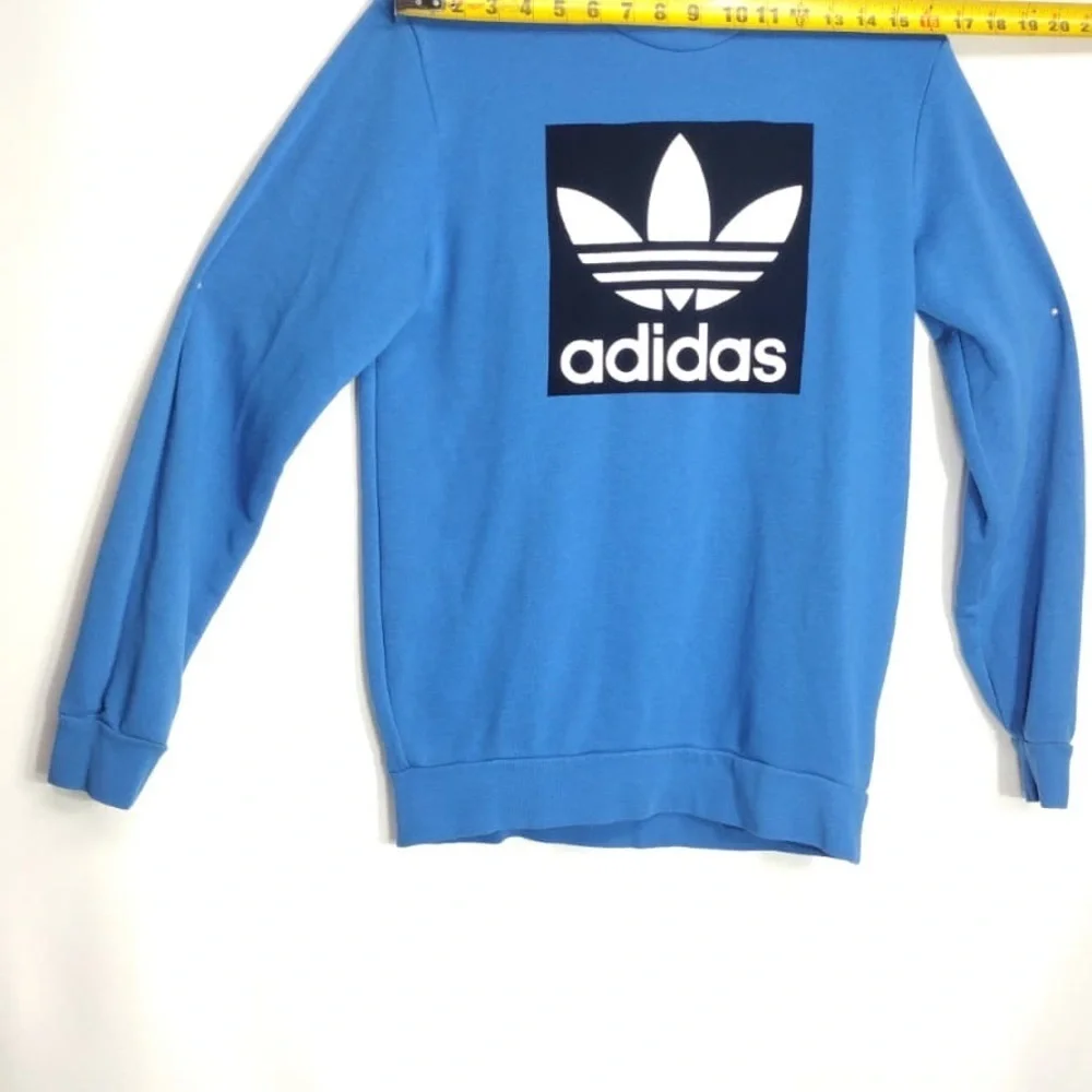 Adidas  kids  Blue Sweater size 15/16 xl youth pre Owned Exellent condition